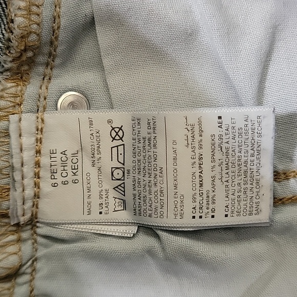 Women's Old Navy Sky-Hi Wide Leg Jeans, Washed Blue, Size 6 Petite, Pre-Owned - Picture 5 of 10